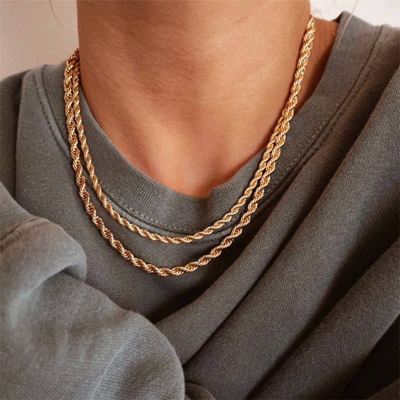 Olivia necklace in twisted style | 18K gold