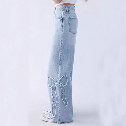 Clomet | Video Jeans med Broderede Sløjfer