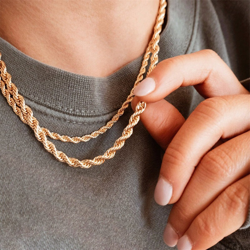 Olivia necklace in twisted style | 18K gold