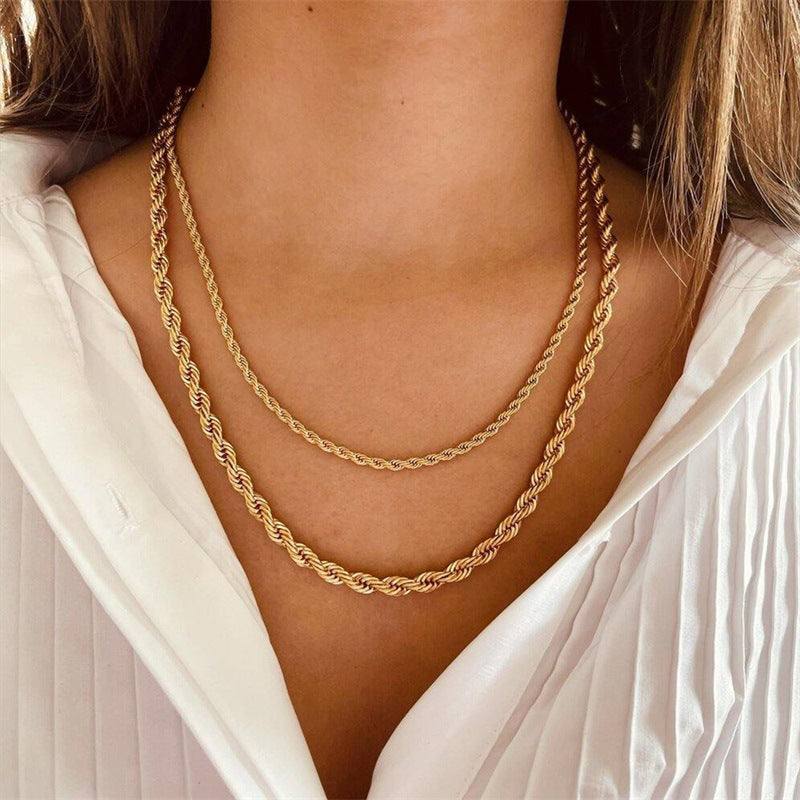 Olivia necklace in twisted style | 18K gold