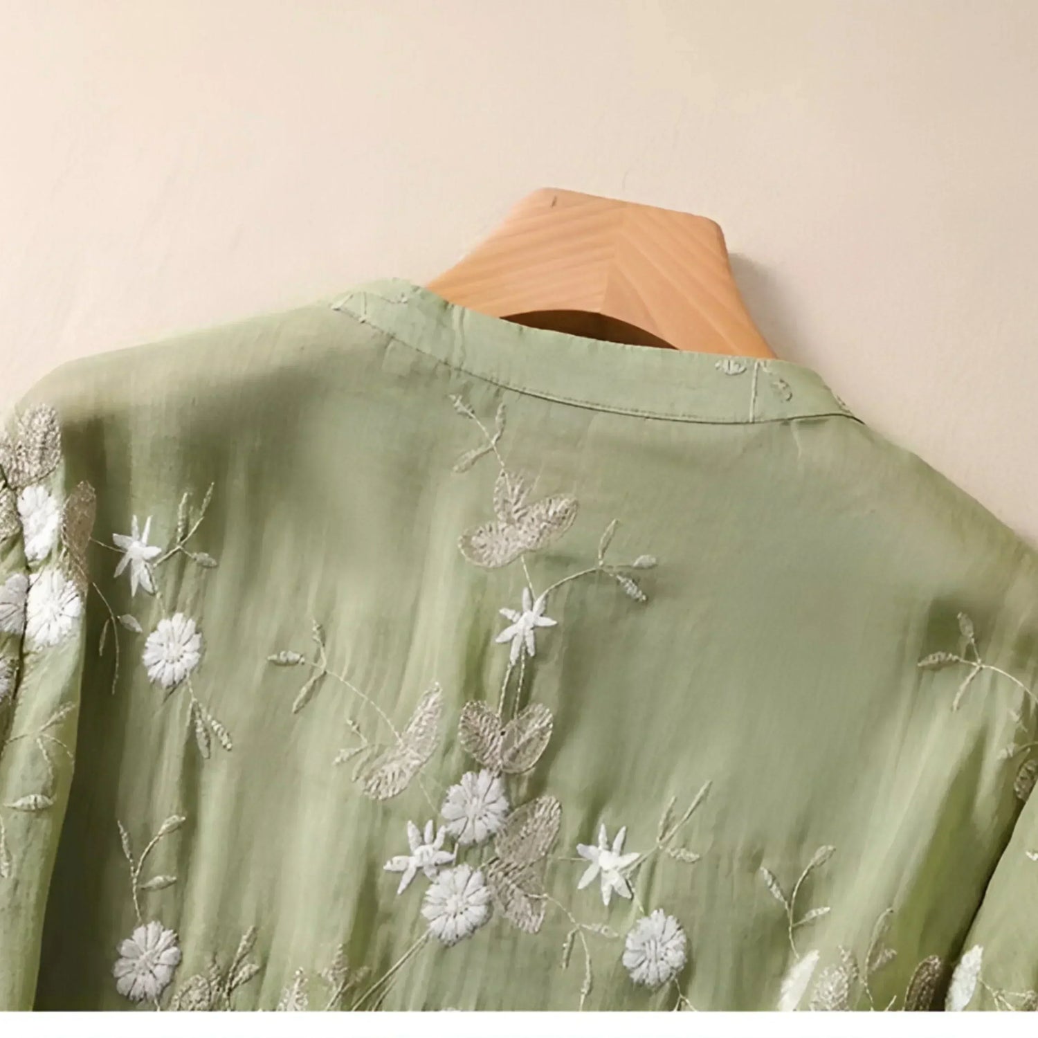 Emma – Light and Elegant Cotton Blouse