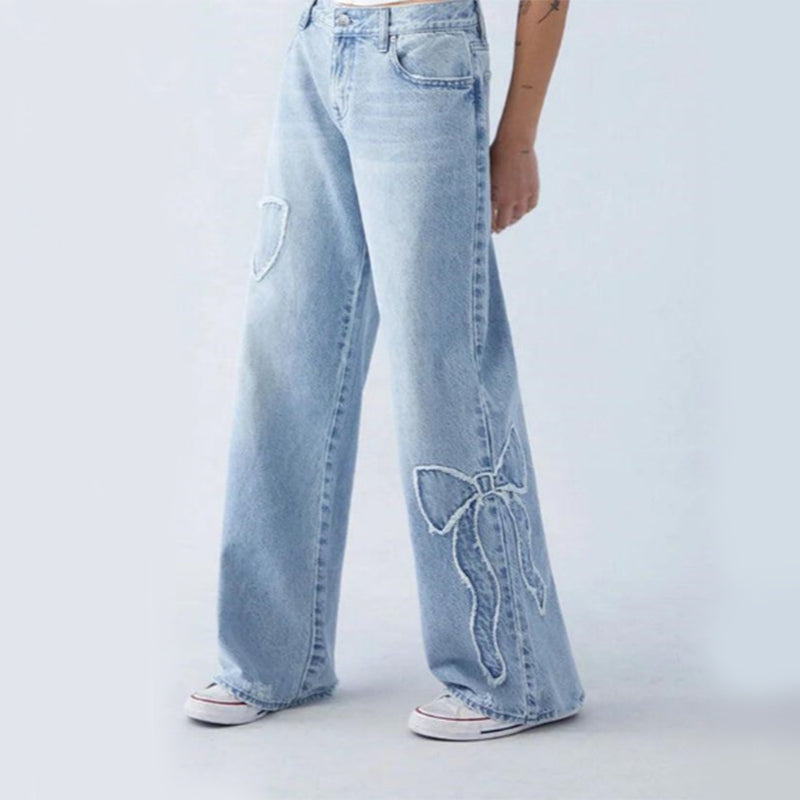 Clomet | Video Jeans med Broderede Sløjfer