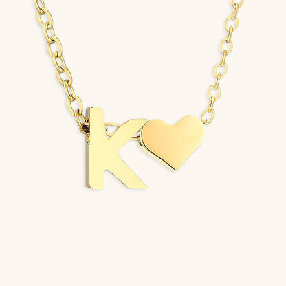 navnesmykke med initialen Ria | 18k Guld