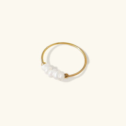 magnolia ring med ferskvandsperler | 18k guld
