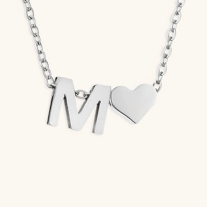 navnesmykke med initialen Ria | 18k Guld