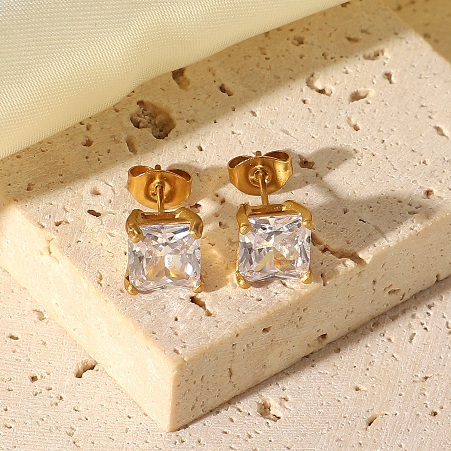 Solitaire Øreringe fra Marca | 18k Guld